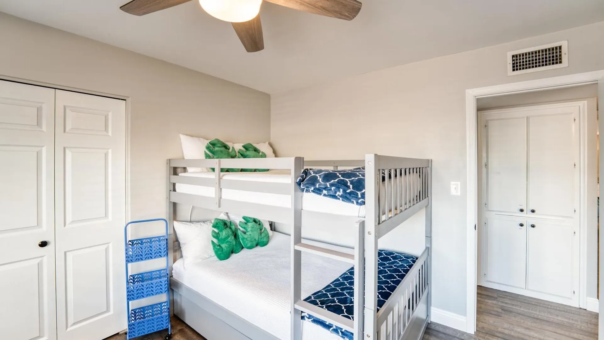 度假居 3BR Sleeps 8 Pool Putting Green BQQ Large Island 斯科茨