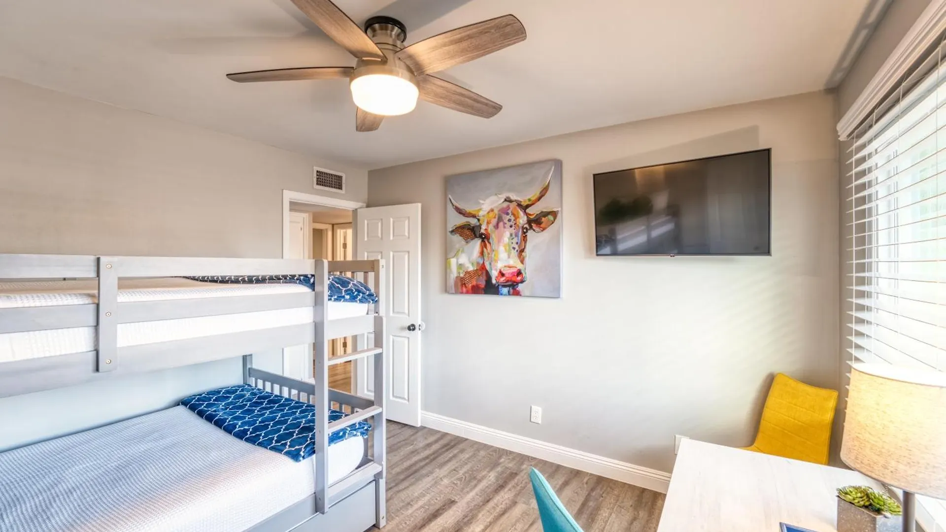 度假居 3BR Sleeps 8 Pool Putting Green BQQ Large Island 斯科茨
