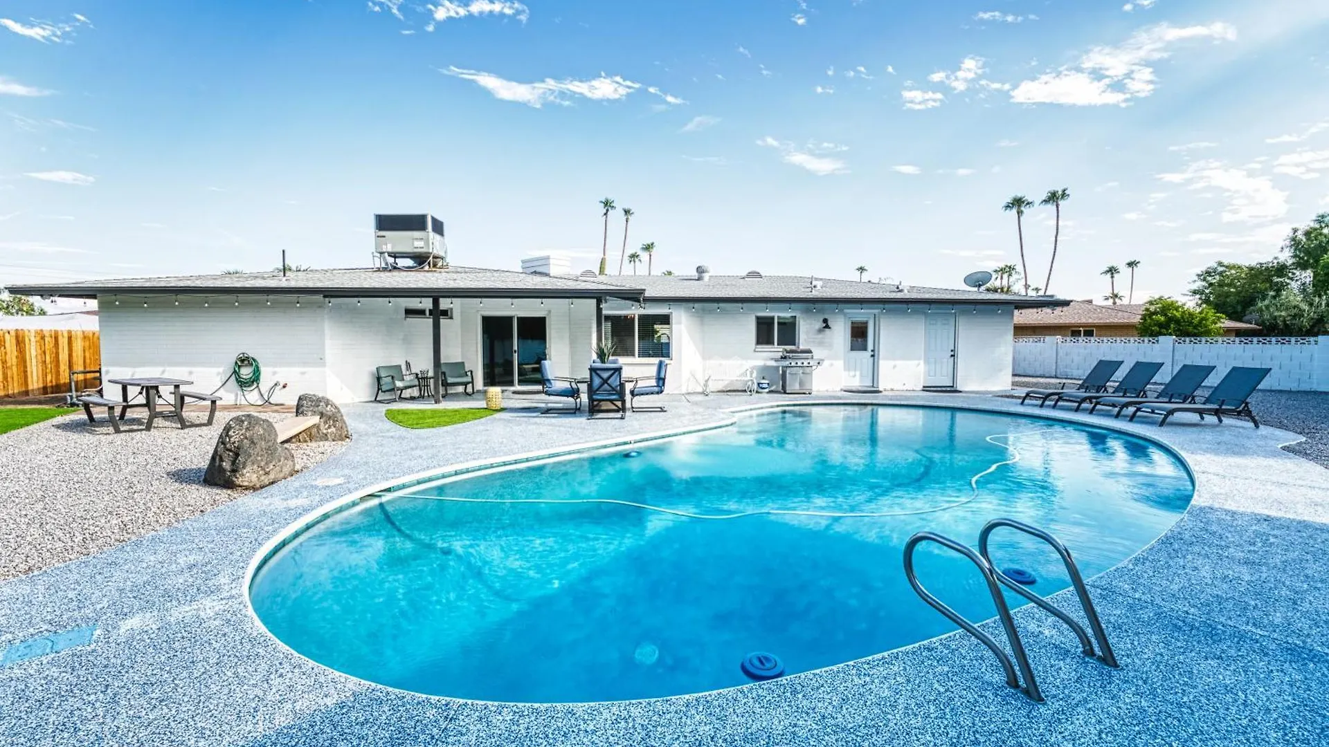 3BR Sleeps 8 Pool Putting Green BQQ Large Island 斯科茨