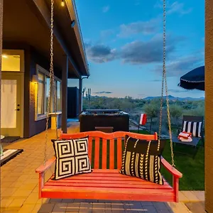 Holiday home New Sanctuary-hot Tub,pool Table,patio, Scottsdale